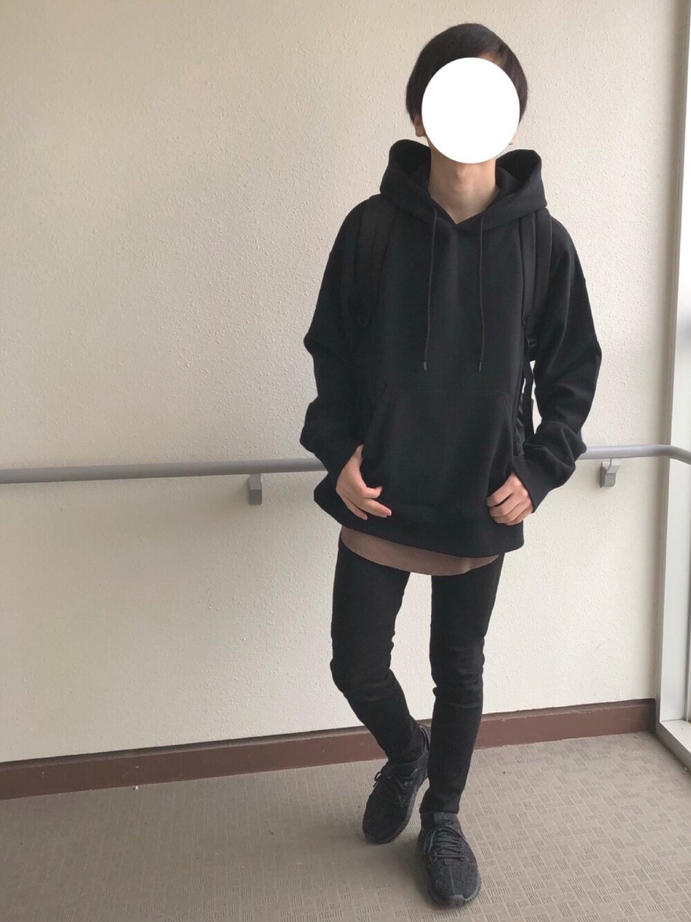 「HARE、低身長、ビッグシルエット、黒、ストリート、ビッグパーカー、黒スキニー」｜「HAREのルーズフィットウラケパーカー(HARE)（パーカー、ブラック系）」を使った、LiRpAさん（メンズ・160cm）の春コーディネートの1枚目の写真