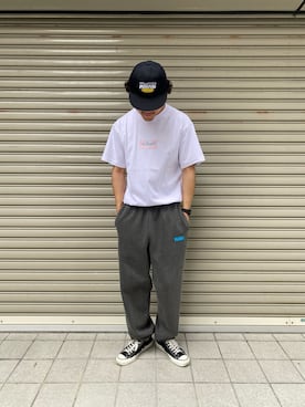 「エクストララージ」｜「アイテム（スウェットパンツ）」を使った、山直 悠一郎さん（メンズ・175cm）の春コーディネート