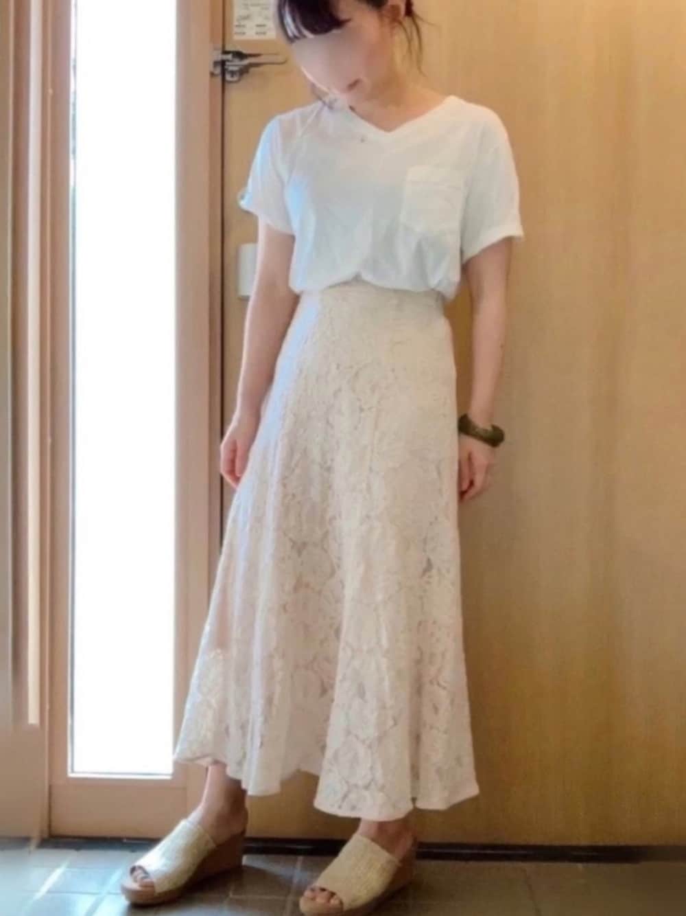「ホワイトコーデ、白スカート、レーススカート、白Tシャツ、シンプルT、無地T、低身長、お仕事コーデ、厚底サンダル、anq.」｜「YECCA VECCAの【2020春夏】・レースマーメイドスカート＊（スカート、ホワイト系）」を使った、𝕣 𝕚𝕔𝕒𖤐☄︎さん（レディース・152cm）の夏コーディネートの1枚目の写真