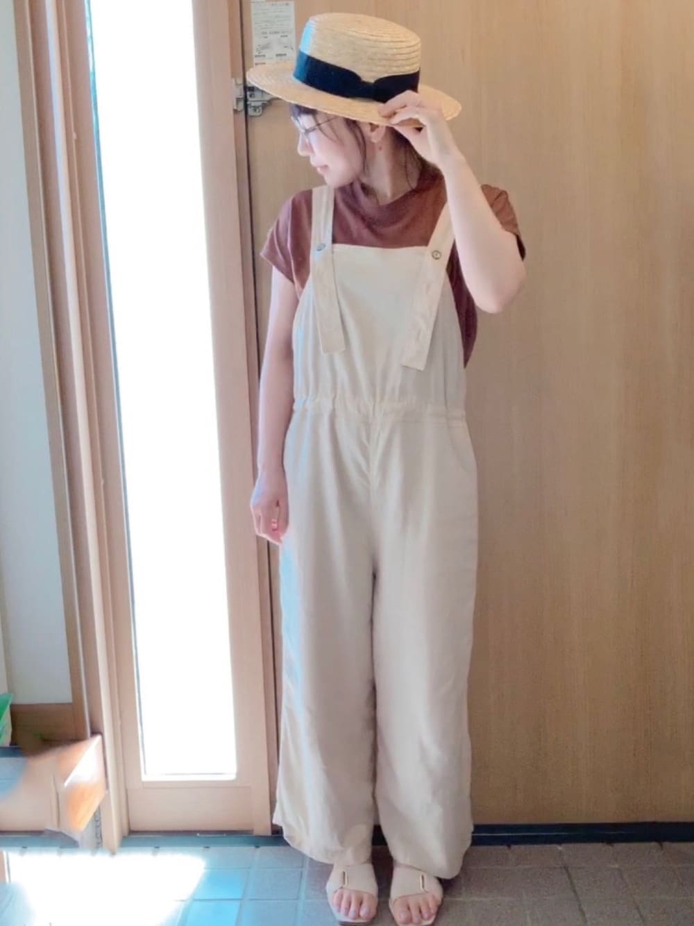 「シンプルコーデ、秋服準備はじめました、秋コーデ、サロペットパンツ、カンカン帽、茶色、チャオパニックティピー(CIAOPANIC TYPY)、秋コーデ？、丸メガネ、メガネ女子」｜「eversinceの【WEB限定】モックネック・フレンチスリーブtee（Tシャツ/カットソー、ブラウン系）」を使った、𝕣 𝕚𝕔𝕒𖤐☄︎さん（レディース・152cm）の秋コーディネートの1枚目の写真