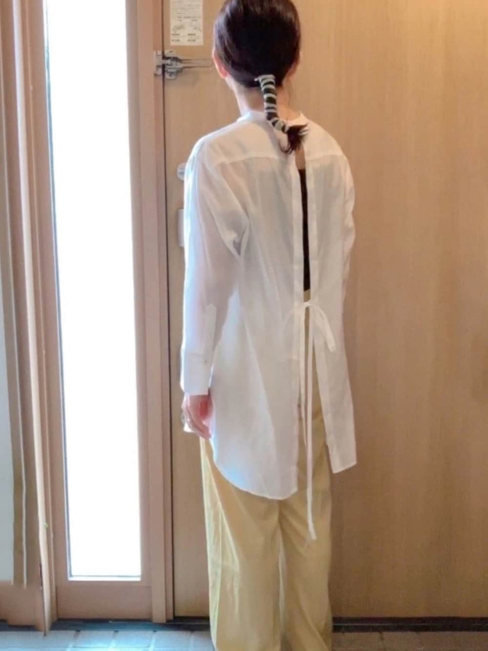 「birthdayroom、カラーパンツ、黄色パンツ、艶パンツ、グルグルワイヤー、バックリボン、バックデザイン、アパートバイローリーズ(apart by lowrys)、サテンパンツ、マスタード」｜「Birthday roomのカラーリラックスパンツ/イージーパンツ/カラーパンツ（その他パンツ、イエロー系）」を使った、𝕣 𝕚𝕔𝕒𖤐☄︎さん（レディース・152cm）の夏コーディネートの1枚目の写真