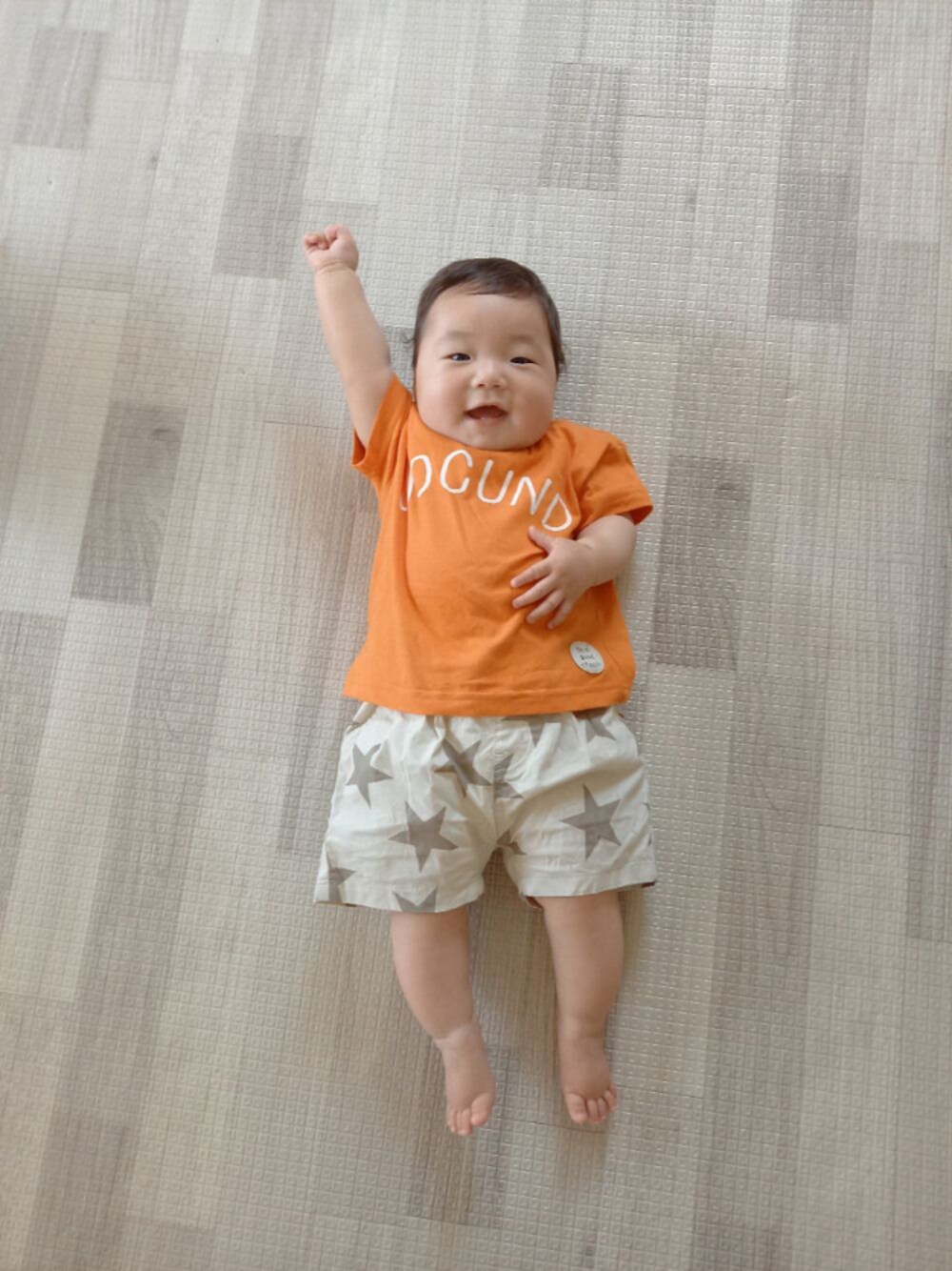 「ロゴT、夏コーデ、いいね、save、フォローお願いします🤑」｜「Moujonjonのアイテム（パンツ、ベージュ系）」を使った、aoto*senaさん（キッズ・80cm）の春コーディネートの1枚目の写真