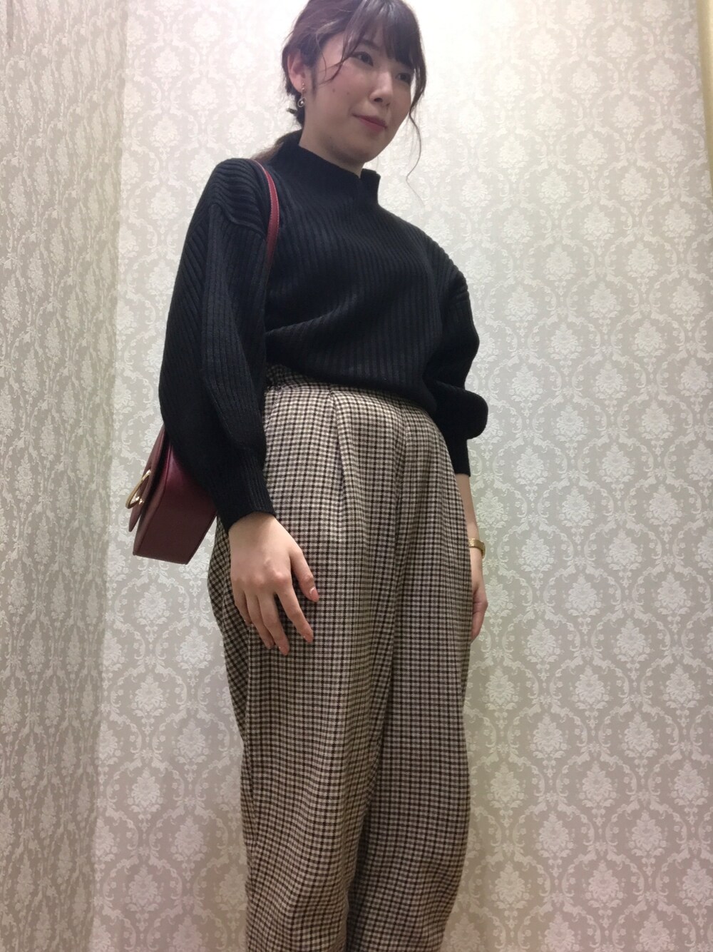 「チェックパンツ、大人カジュアル」｜「earth music&ecologyのアイテム（その他パンツ、ベージュ系）」を使った、Nanaさん（レディース・155cm）の秋コーディネートの1枚目の写真