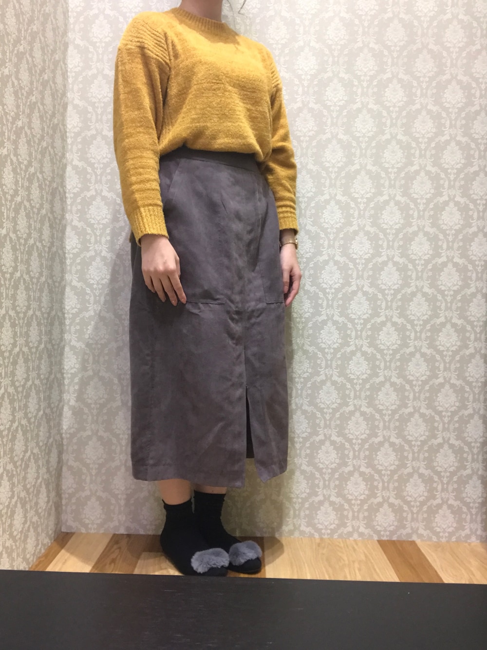 「シャギーニット、フェイクスエード、ファー小物」｜「Green　Parksの・ハイネックフェザープルオーバー（ニット/セーター、イエロー系）」を使った、Nanaさん（レディース・155cm）の秋コーディネートの1枚目の写真