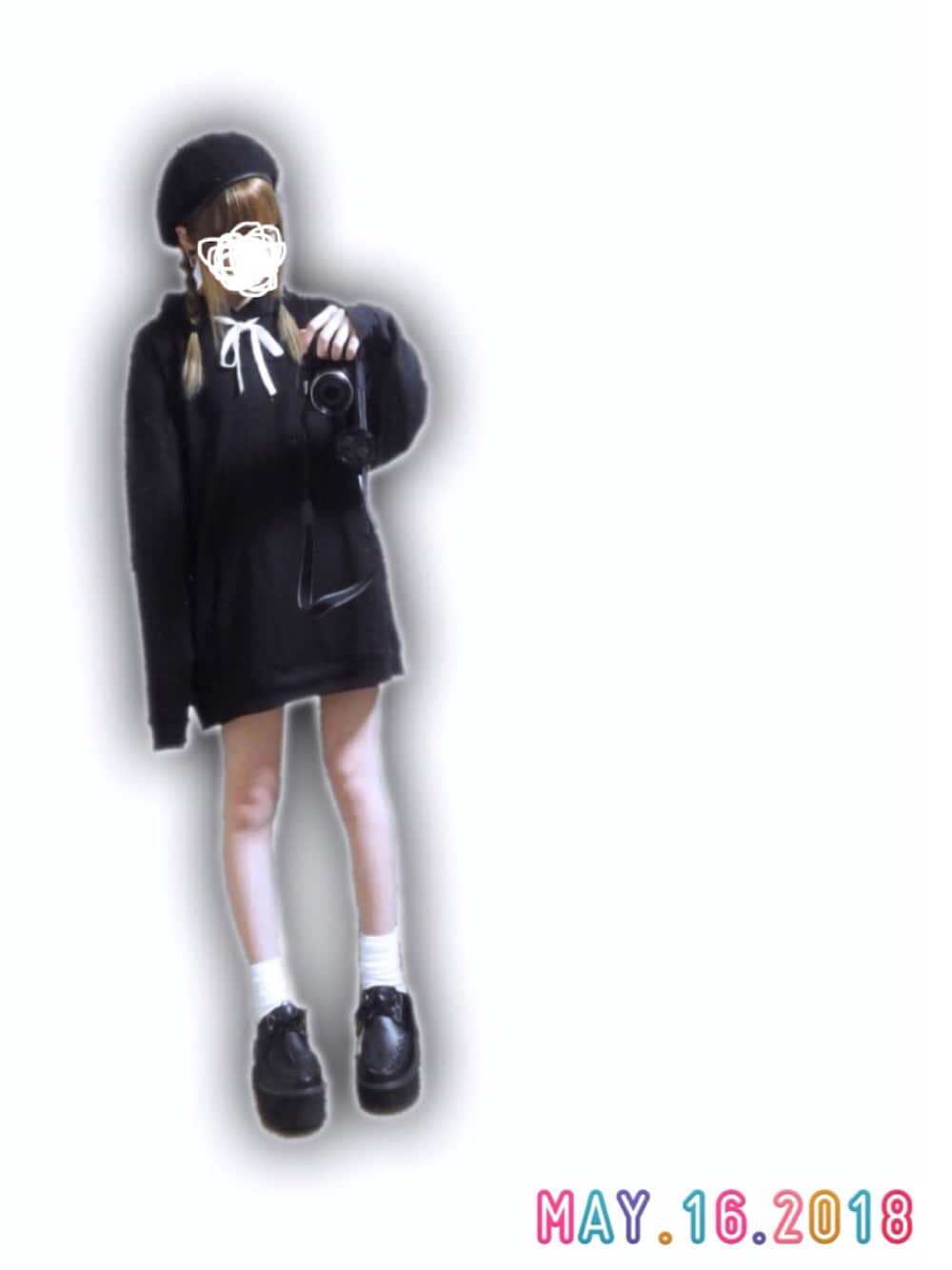 「モノトーン、ブラックコーデ、ベレー帽、パーカーワンピース、リボン、ホワイトソックス、厚底、ラバーソール、プリクラ」｜「HAT TRICKのアイテム（ハンチング/ベレー帽、ブラック系）」を使った、「 ねむる 」さん（レディース・156cm）の春コーディネートの1枚目の写真