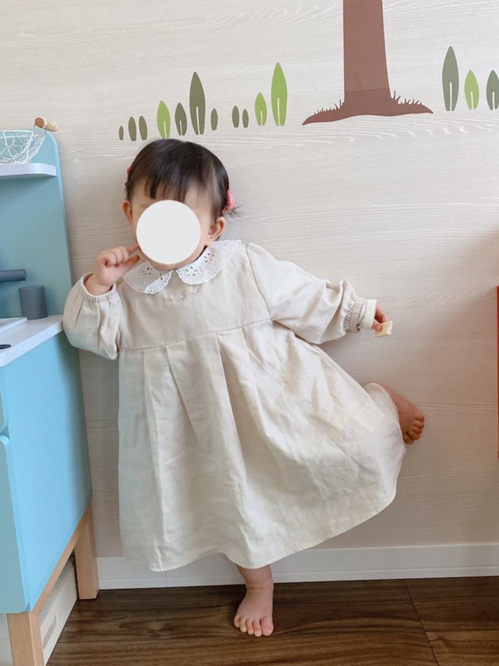 「キッズファッション、女の子、女の子コーデ、プチプラコーデ」｜「Birthdayのアイテム（ワンピース、ベージュ系）」を使った、☕️さん（キッズ・80cm）の冬コーディネートの1枚目の写真