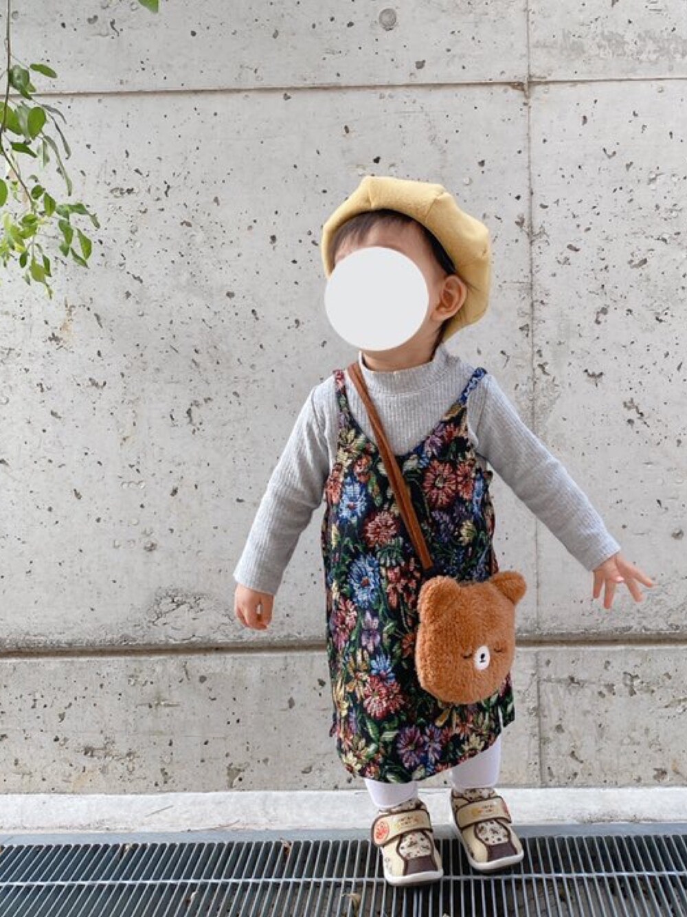 「女の子、kids、プチプラ、こどもコーデ、キッズファッション」｜「BRANSHESのアイテム（ジャンパースカート、その他）」を使った、☕️さん（キッズ・80cm）の冬コーディネートの1枚目の写真