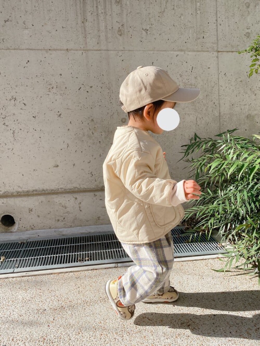 「女の子、kids、プチプラ、女の子コーデ、プチプラコーデ、こどもコーデ、キッズファッション」｜「しまむらのアイテム（キャップ、ベージュ系）」を使った、☕️さん（キッズ・80cm）の冬コーディネートの1枚目の写真