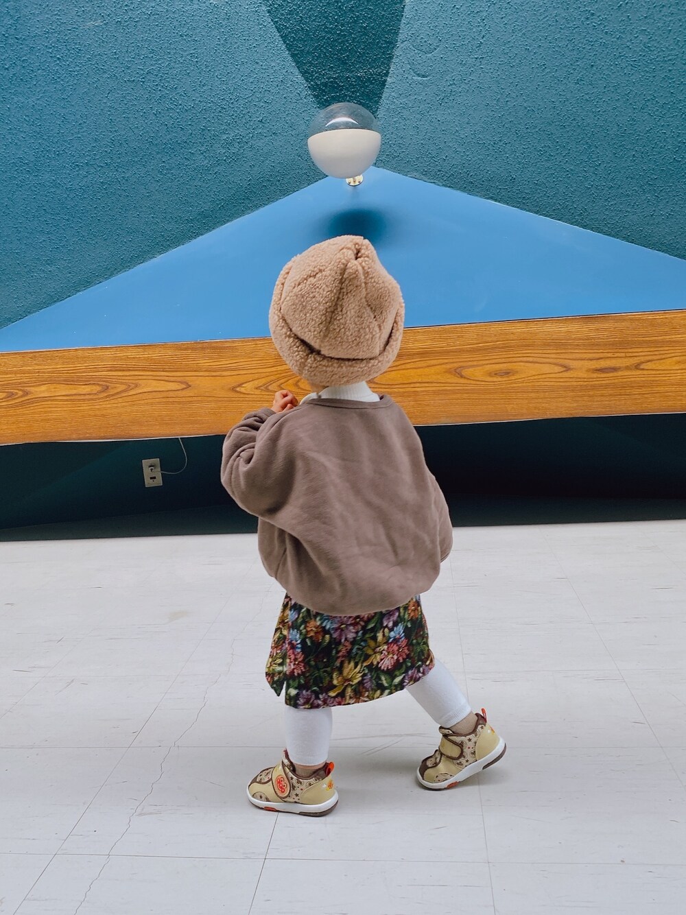 「女の子、女の子コーデ、キッズファッション、kids、kidsfashion」｜「BRANSHESのアイテム（ジャンパースカート、その他）」を使った、☕️さん（キッズ・80cm）の冬コーディネートの1枚目の写真