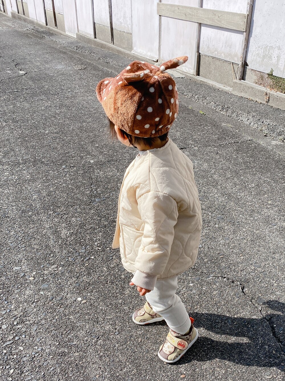 「キッズファッション、女の子コーデ、女の子、kids、kidsfashion」｜「韓国子供服のアイテム（ノーカラージャケット、ベージュ系）」を使った、☕️さん（キッズ・80cm）の冬コーディネートの1枚目の写真