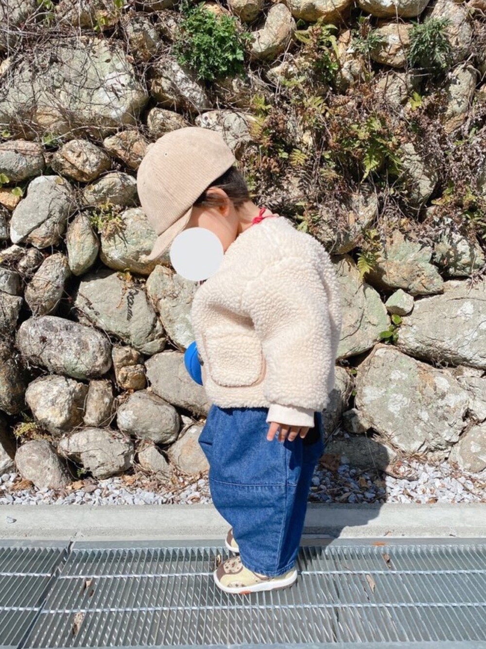 「女の子、女の子コーデ、kids、kidsfashion」｜「Birthdayのアイテム（デニムパンツ、ブルー系）」を使った、☕️さん（キッズ・80cm）の冬コーディネートの1枚目の写真