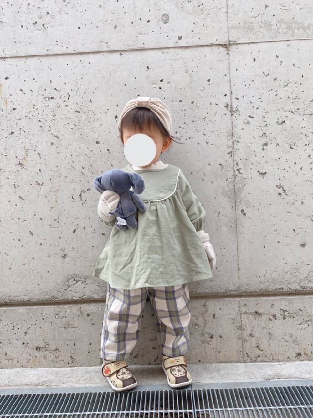 「女の子、女の子コーデ、kids、kidsfashion」｜「Birthdayのアイテム（チュニック、グリーン系）」を使った、☕️さん（キッズ・80cm）の冬コーディネートの1枚目の写真