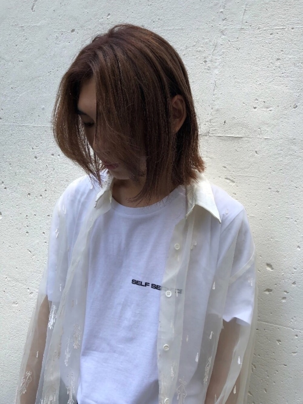 「IDEA BOOKS、VINTAGE、IDEA、ｼｰｽﾙｰｼｬﾂ、シンプルコーデ、シースルー、白Tシャツ、白シャツ」｜「I.D.E.A internationalのアイテム（Tシャツ/カットソー、ホワイト系）」を使った、ℛさん（メンズ・168cm）の夏コーディネートの1枚目の写真