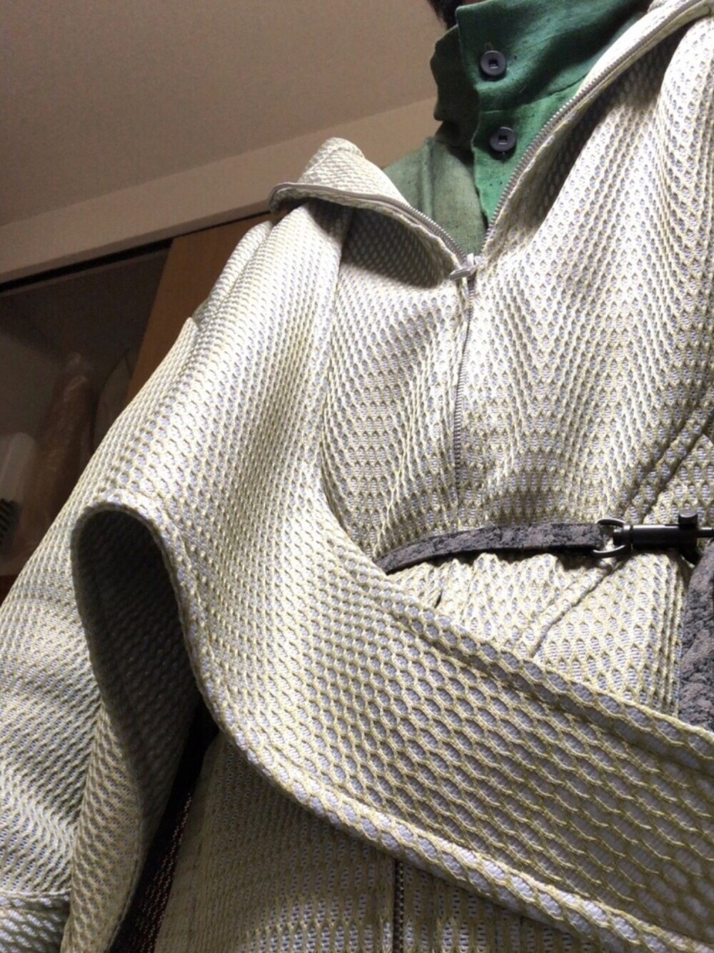 「ハトラをハトラで縛る」｜「hatraのhatra 20ss（パーカー、イエロー系）」を使った、けいすけさん（メンズ・179cm）の春コーディネートの1枚目の写真