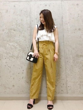 「アイテム（パンツ、イエロー系）」を使った、本社 プレスさん（レディース・154cm）の春コーディネート