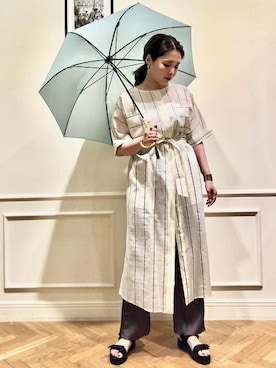 「アイテム（長傘）」を使った、本社 プレスさん（レディース・168cm）の夏コーディネート