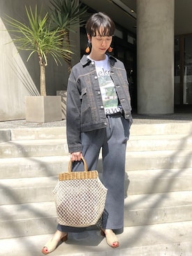 「スリット」｜「アイテム（デニムジャケット）」を使った、nano・universe 鳴海有加さん（レディース・164cm）の春コーディネート