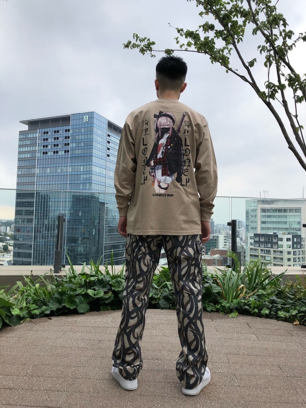 #15LONELY論理★コラボ⬛︎TOM OSABE Tシャツ⬛︎絵師⬛︎長谷部トム LONELY/論理（ロンリー）の「LONELY(論理)/ロンリー TOM HASEBE