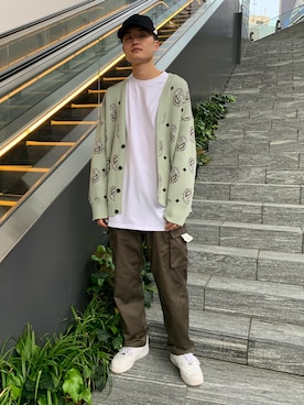 「WHITELAND（ホワイトランド）のアイテム（カーディガン/ボレロ）」を使った、Kazuki Yanaiさん（メンズ・182cm）の秋コーディネート