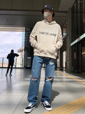 「WHITELAND（ホワイトランド）のアイテム（デニムパンツ）」を使った、Kazuki Yanaiさん（メンズ・182cm）の春コーディネート