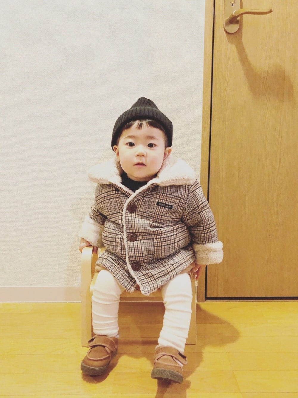 「キッズコーデ、冬コーデ、レギンス、韓国子供服、男の子コーデ、1歳3ヶ月、チェック」｜「しまむらのアイテム（ニットキャップ/ビーニー、ブラック系）」を使った、tasaiさん（キッズ・70cm）の秋コーディネートの1枚目の写真