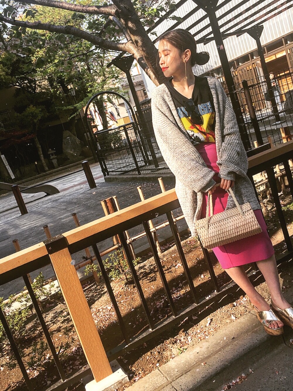 「GALLERIEのアイテム（Tシャツ/カットソー、ブラック系）」を使った、さ　く　らさん（レディース・158cm）の春コーディネートの1枚目の写真
