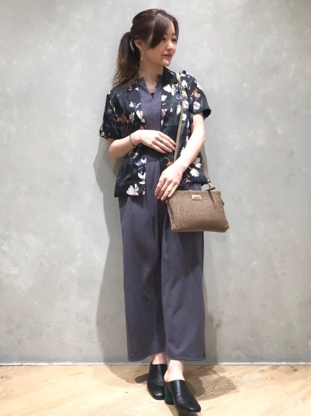 「平成最後のWEARISTAセンバツ、オトナ女子、今日のコーデ、シャツ、アパレルスタッフ、花柄、パープル、earPAPILLONNER」｜「ear PAPILLONNERの麻ライクワンピース（ワンピース、パープル系）」を使った、ear_yamadaさん（レディース・159cm）の春コーディネートの1枚目の写真