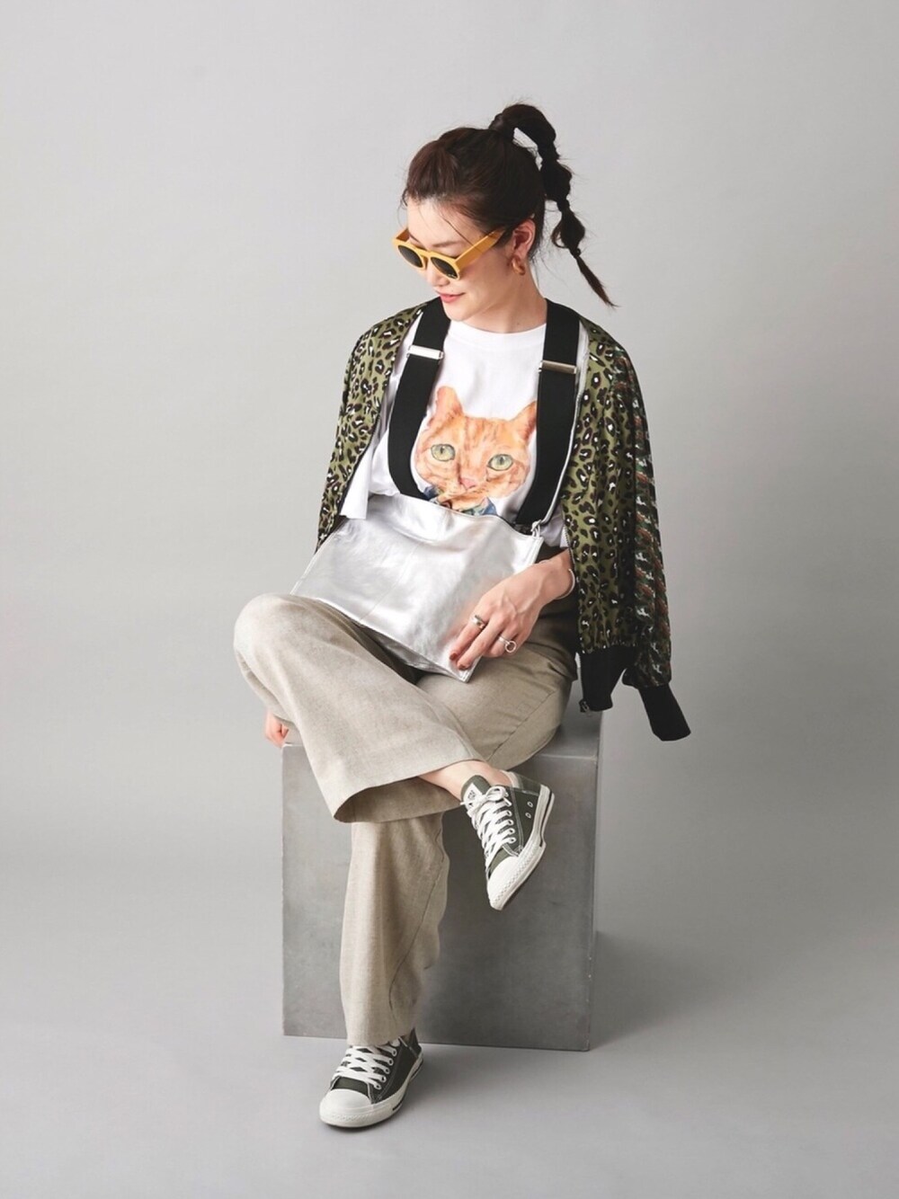 「大人トレンドカジュアル、スタッフセンバツ、ひょう柄、休日スタイル、秋のコーデ、オーバーサイズ、イアパピヨネ、earPAPILLONNER、コンバース、Tシャツ」｜「CONVERSEのALL STAR LINEN LP BB OX/オールスター　リネン　LP　BB OX（スニーカー、グリーン系）」を使った、ear_yamadaさん（レディース・159cm）の秋コーディネートの1枚目の写真