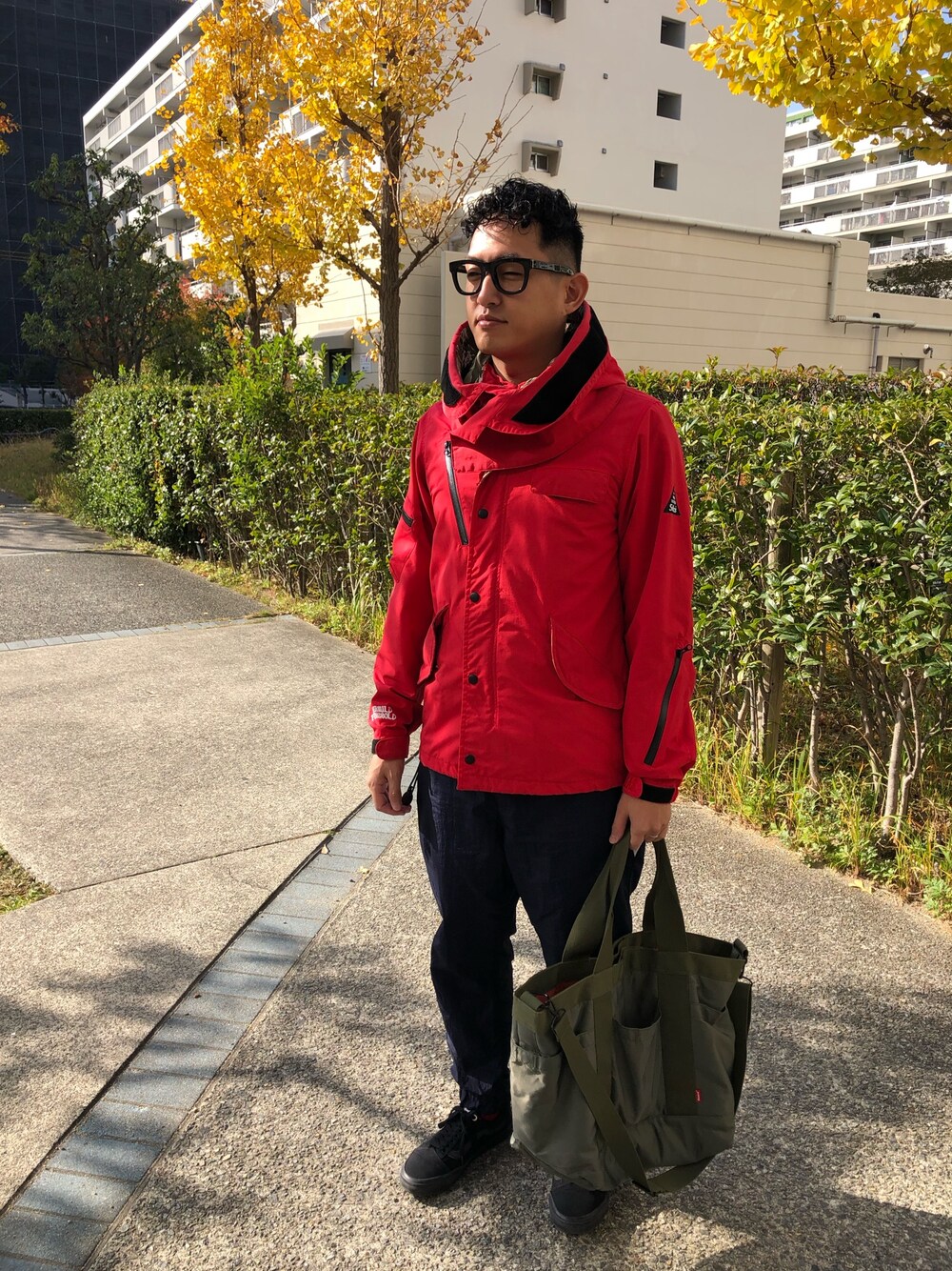 「ストリート、春、おしゃれさんと繋がりたい、はるコーデ、平成最後のWEARISTAセンバツ、ストリートMIX」｜「StilLasのアイテム（ナイロンジャケット、レッド系）」を使った、Sup.Stoneさん（メンズ・170cm）の春コーディネートの1枚目の写真