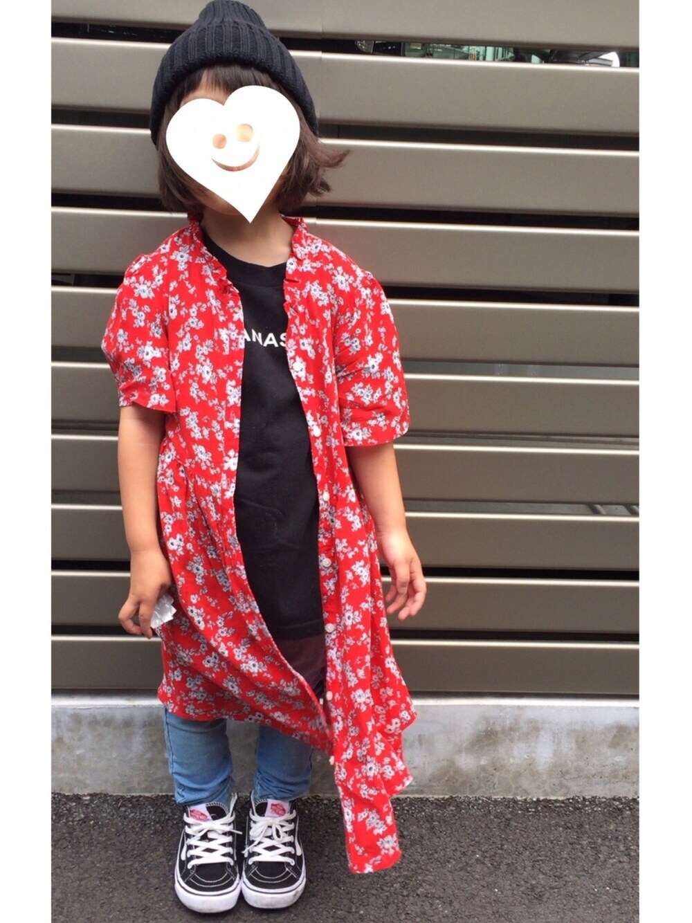「4歳、グローバルワーク(GLOBAL WORK)、キッズコーデ、kids、プチプラ、ガウンワンピース、sk8-hi、花柄、ニット帽」｜「GLOBAL WORKのメンアサリブワッチキャップ/557446（ニットキャップ/ビーニー、ブルー系）」を使った、ai ◡̈* さん（キッズ・110cm）の夏コーディネートの1枚目の写真