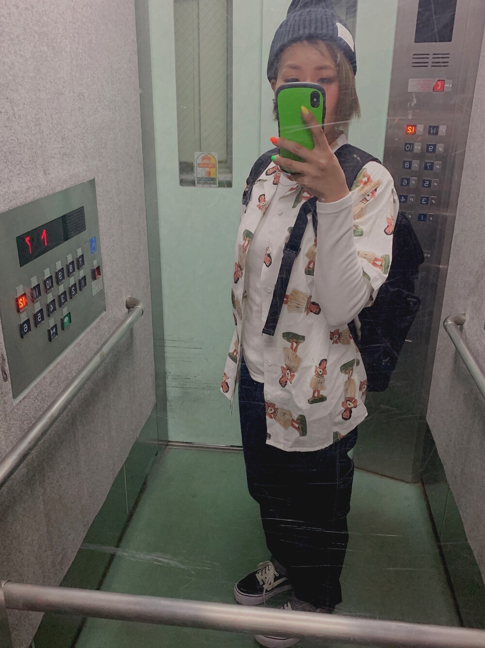 「アロハ、VANS」｜「VANSのアイテム（シャツ/ブラウス、ホワイト系）」を使った、ちゃんうめさん（レディース・153cm）の夏コーディネートの1枚目の写真