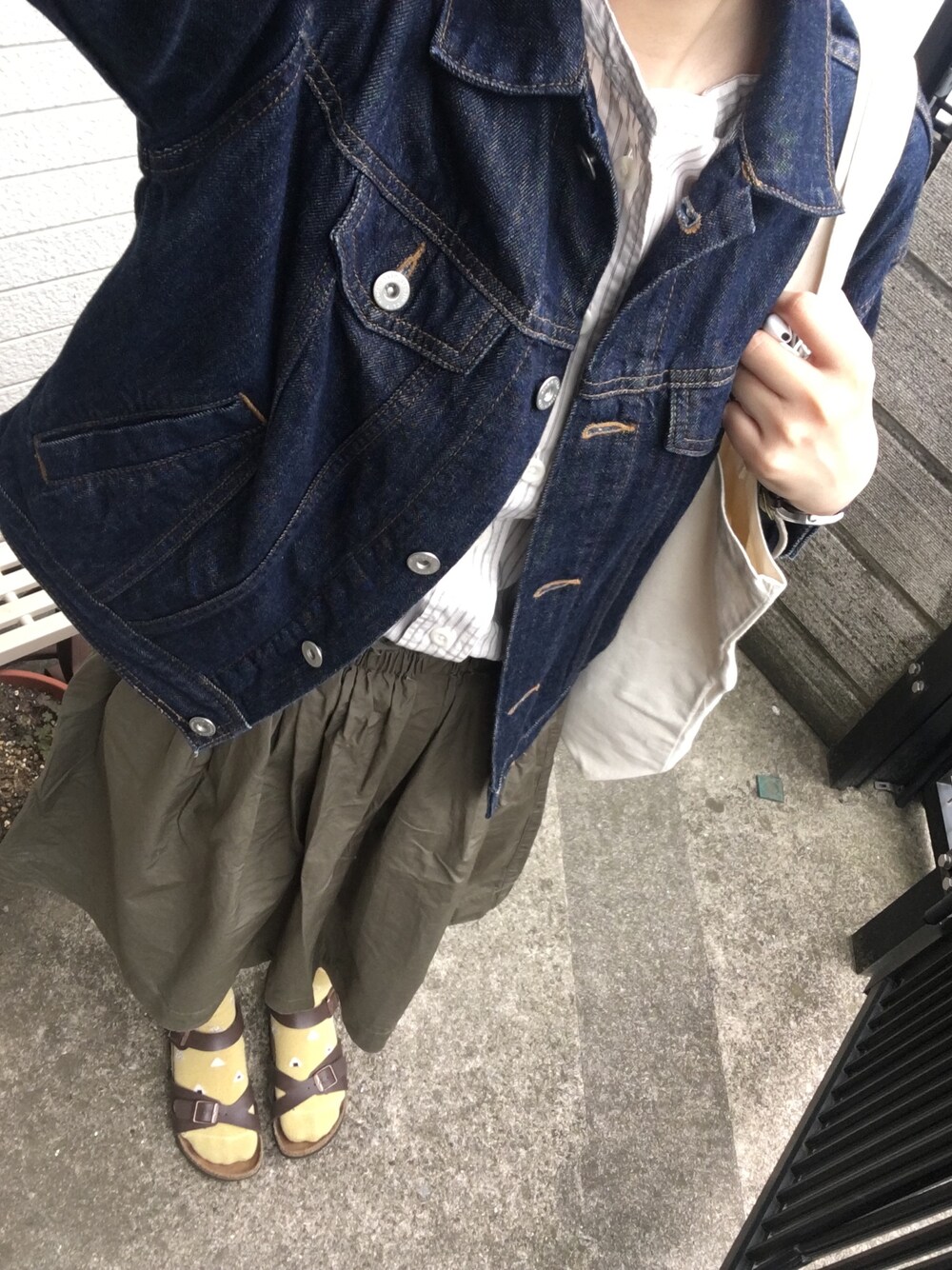 「studio CLIPのデニム7分袖Gジャン（デニムジャケット、ブルー系）」を使った、___chairoさん（レディース・155cm）の春コーディネートの1枚目の写真