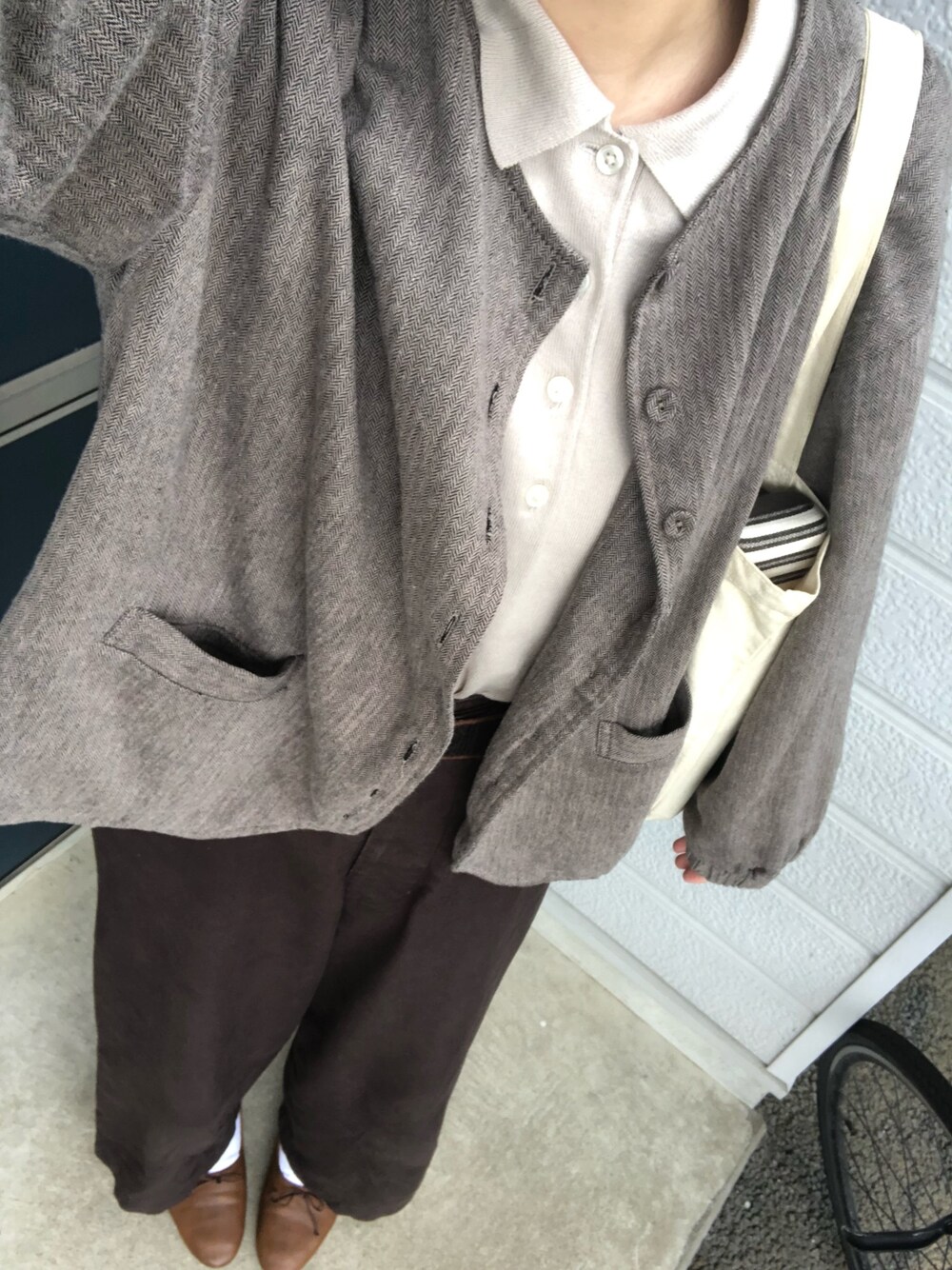 「Samansa Mos2のアイテム（その他アウター、グレー系）」を使った、___chairoさん（レディース・155cm）の春コーディネートの1枚目の写真