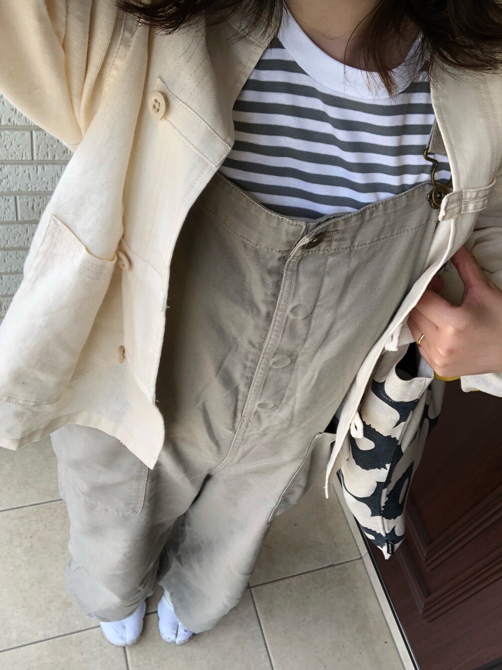 「coenのUVカット機能付きリネンブレンドチャイナジャケット（カバーオール、ベージュ系）」を使った、___chairoさん（レディース・155cm）の春コーディネートの1枚目の写真