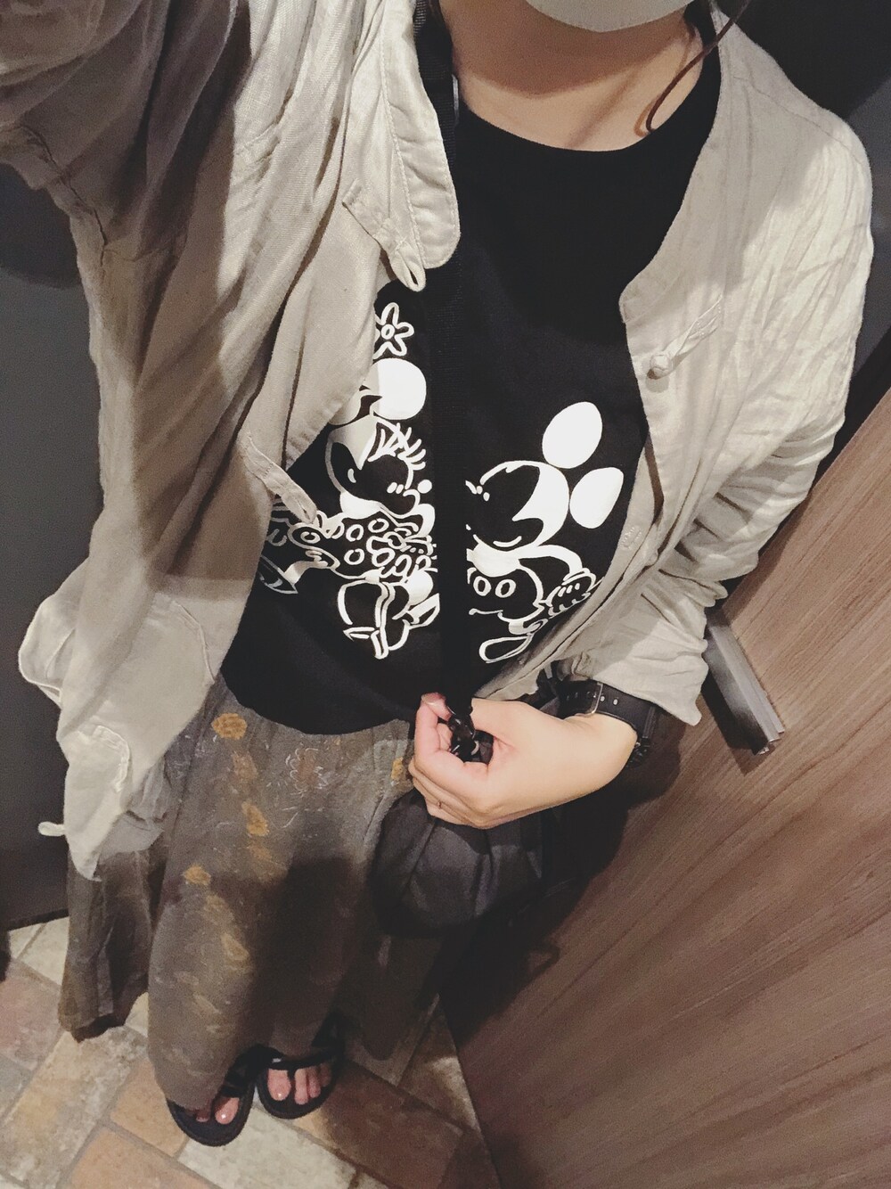 「UNIQLOのミッキー アート UT 長場雄（グラフィックTシャツ・半袖）（Tシャツ/カットソー、ブラック系）」を使った、___chairoさん（レディース・155cm）の春コーディネートの1枚目の写真