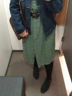 「H&M（エイチ・アンド・エム）のアイテム（シャツワンピース）」を使った、Murasaki Tsengさん（レディース・168cm）の秋コーディネート