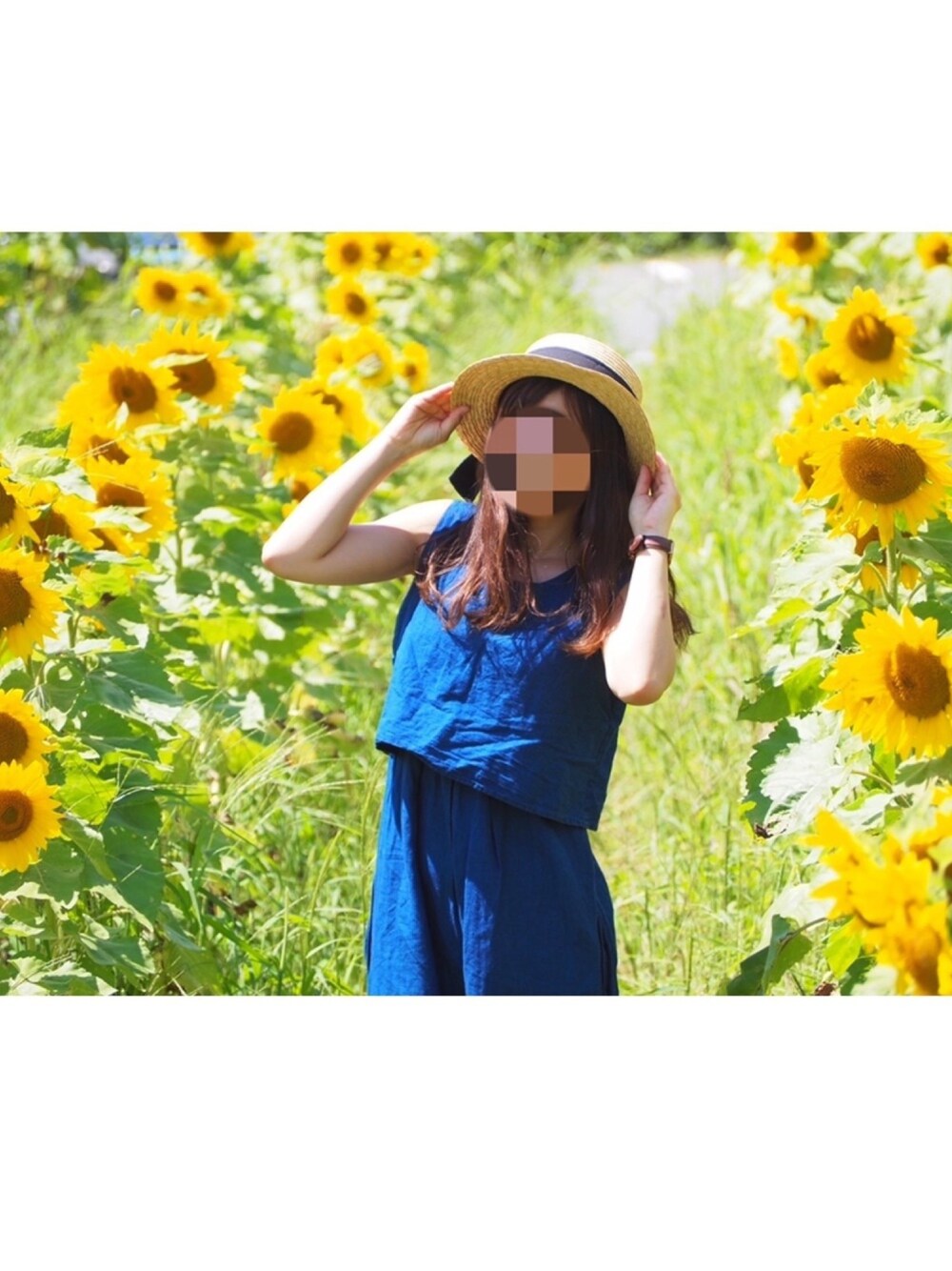 「夏コーデ、カジュアルコーデ、シンプルコーデ、デニム、オールインワン、カンカン帽、大人かわいい、ゆるコーデ、ootd、ひまわり畑」｜「KBFのアイテム（オールインワン・サロペット、ブルー系）」を使った、coco,nico*さん（レディース・157cm）の夏コーディネートの1枚目の写真