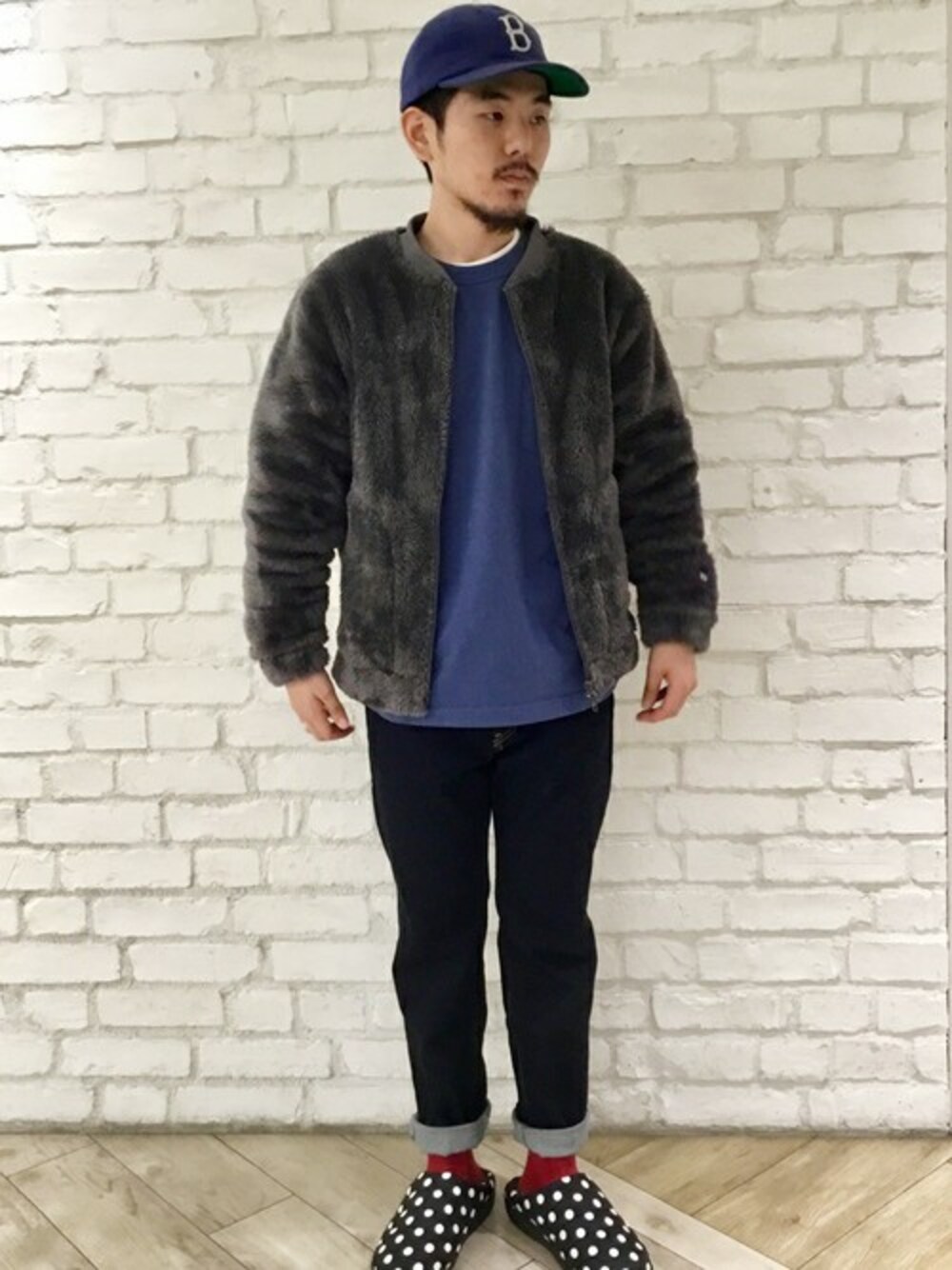 「テーパードパンツ、別注、ロンT、Champion、フリースジャケット、雑誌掲載、シップスジェットブルー(SHIPS JET BLUE)、エドウィン、冬サンダル、SUBU」｜「LOS ANGELES APPARELのLOS ANGELES APPAREL×SHIPS JET BLUE: ヘビーウェイト ポケット ロングスリーブ TEE（Tシャツ/カットソー、ブルー系）」を使った、今若さん（メンズ・165cm）の秋コーディネートの1枚目の写真