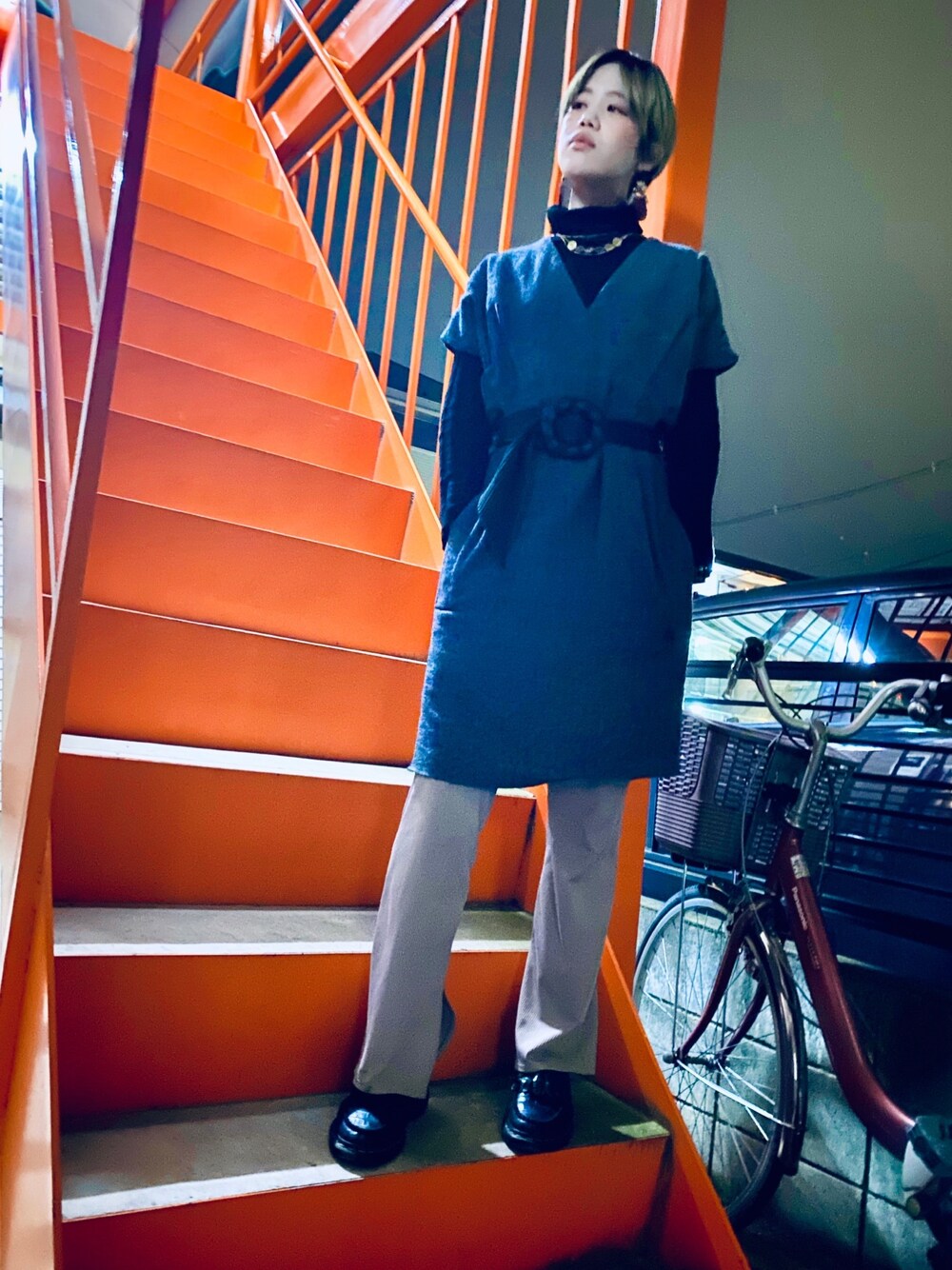 「きれいめカジュアル、やっぱりストリートが好き、黒タートルネック、おしゃれさんと繋がりたい、シンプル、レイヤードスタイル、Dr.Martens、古着、古着MIX、相互フォロー」｜「MAR ENTERPRISEのアイテム（チュニック、グレー系）」を使った、あさみさん（レディース・155cm）の秋コーディネートの1枚目の写真