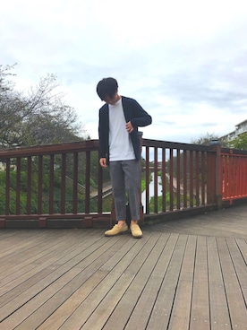 「COMME CA ISM（コムサイズム）のフェイクスエード カーディガン（カーディガン/ボレロ、ブルー系）」を使った、ツクモはやとさん（メンズ・172cm）の秋コーディネート