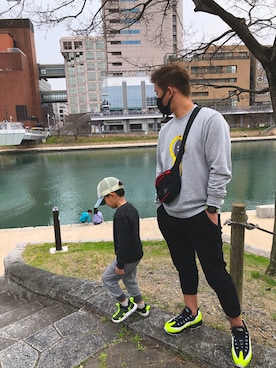 「CHUMS（チャムス）のアイテム（ボディバッグ/ウエストポーチ）」を使った、ゆうへいさん（メンズ・174cm）の春コーディネート