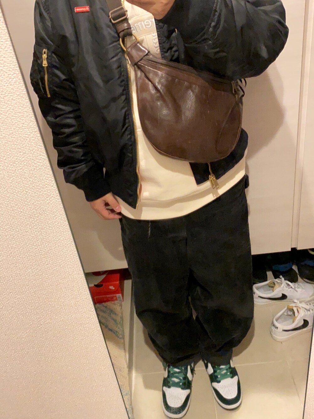 「休日コーデ、supreme、dunk、UNIQLO、MA-1」｜「Supreme のアイテム（MA-1、ブラック系）」を使った、ゆーいさん（メンズ・173cm）の冬コーディネートの1枚目の写真