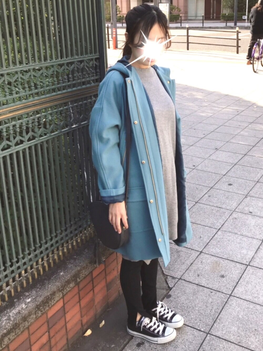 「アイラブCONVERSE、ママコーデ、コンバース、converse、イーハイフンワールドギャラリー(E hyphen world gallery)、キャサリンロス、KATHARINE ROSS、AudreyandJohnWad」｜「KATHARINE ROSSの【KATHARINE ROSS】 メルトンフーディットコート（その他アウター、ブルー系）」を使った、micheeeeeさん（レディース・151cm）の冬コーディネートの1枚目の写真