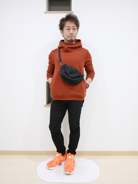 「プルオーバーパーカー」｜「アイテム（アナログ腕時計）」を使った、カトウトモタカさん（メンズ・164cm）の冬コーディネート