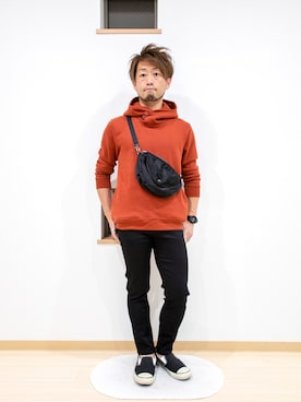 「プルオーバーパーカー」｜「アイテム（アナログ腕時計）」を使った、カトウトモタカさん（メンズ・164cm）の秋コーディネート
