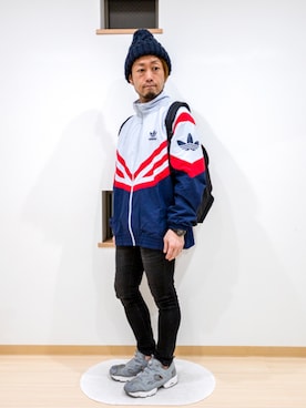 「黒リュック」｜「アイテム（ナイロンジャケット）」を使った、カトウトモタカさん（メンズ・164cm）の春コーディネート