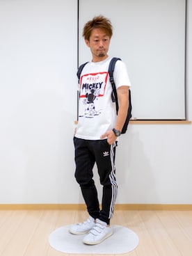「黒リュック」｜「アイテム（アナログ腕時計）」を使った、カトウトモタカさん（メンズ・164cm）の夏コーディネート