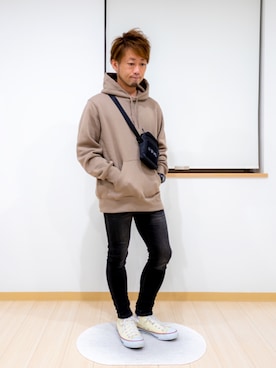 「プルオーバーパーカー」｜「アイテム（アナログ腕時計）」を使った、カトウトモタカさん（メンズ・164cm）の秋コーディネート