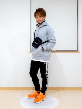 「プルオーバーパーカー」｜「アイテム（アナログ腕時計）」を使った、カトウトモタカさん（メンズ・164cm）の秋コーディネート