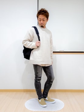 「白ニット」｜「アイテム（スリッポン）」を使った、カトウトモタカさん（メンズ・164cm）の冬コーディネート